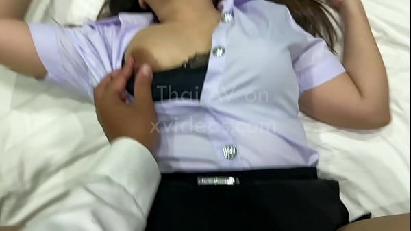 นักศึกษาเย็ดกันในหอพัก ครางเสียว เสียงไทย แตกใส่กระโปรง